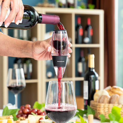 Vinluftare med filter, stativ och sammetspåse – perfekt tillbehör för vinälskare